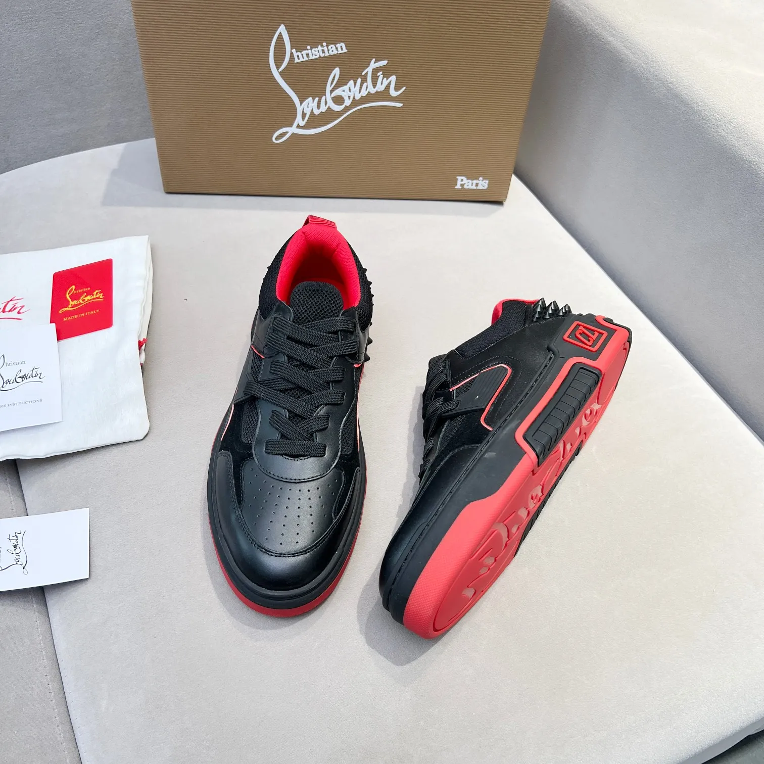 Men's shoes 💰700 🌹🌹🌹̋ Wang Junkai Yang Mi Xu Kai Zhang Jingyi Ding Chengxin Chen Muchi Wang Ziyi Same style Christian Louboutin 2024 [New product] ASTROLOUBI unisex thick-soled sports shoes red-soled shoes perfectly integrate fashion and sports, The fabrics are made of luxurious calfskin, soft suede, smooth satin and laminated leather, and the back is decorated with classic rivets. The interior is blended with a knitted tongue for added durability, breathability and quick-drying comfort. The outsole is made of a combination of EVA foam and imported rubber, and the colorful CL iconic letters on the side of the outsole show the brand's unique style. It is a ceiling-level comfortable skate shoe! ! ! Multiple colors available, women’s size 35--40, men’s size 39--45